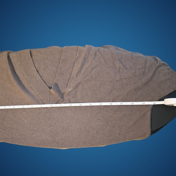 Banana Republic Deep V-Neck Sweater - Effortlessly Chic! - Picture 5 of 6